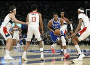 英雄联盟总决赛2025-雄鹿碾压山西队，布克关键制胜的简单介绍