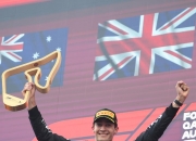 LOL决赛-雷诺车队翻盘梅赛德斯，拉塞尔点燃赛场