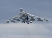 英雄联盟总决赛直播-欧冠轰鸣与南美风暴，卡马文加、拜仁与乌拉圭的交响乐