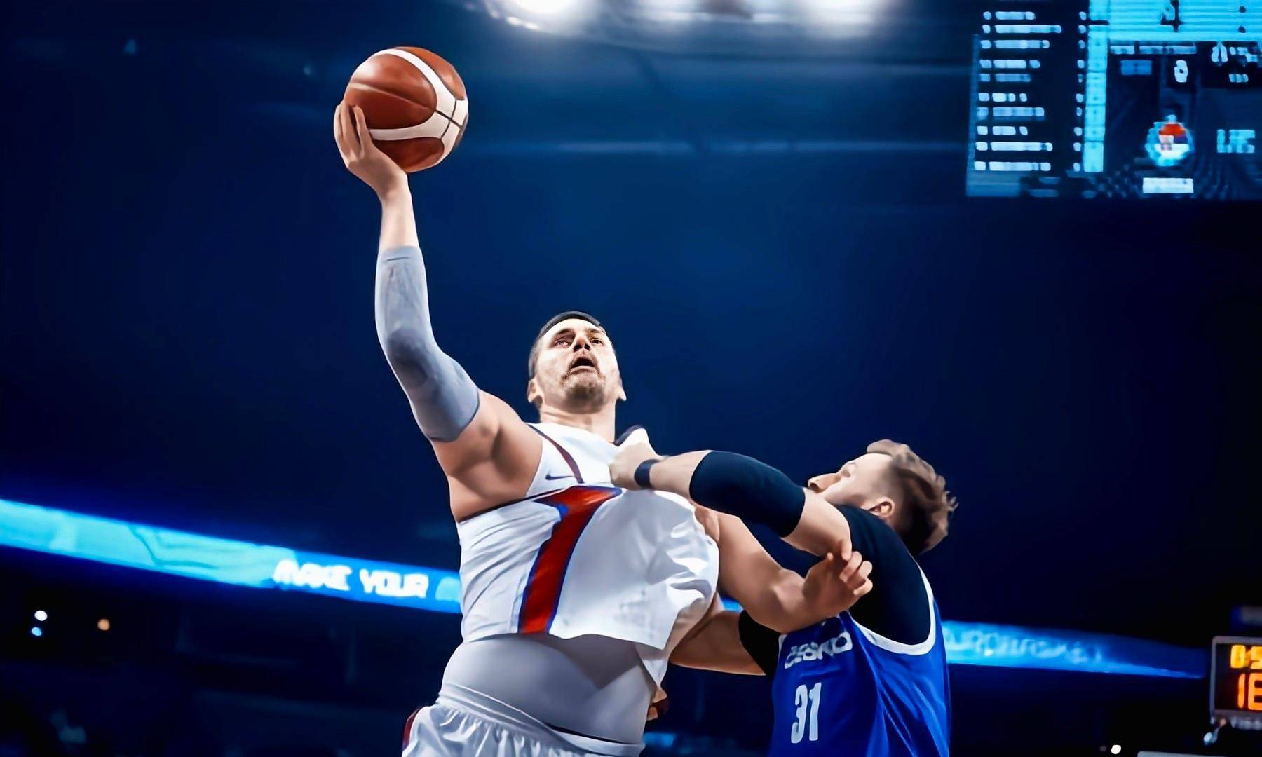 澳大利亚巨星在国外篮球赛中表现亮眼