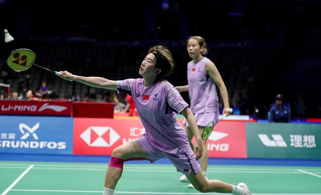 羽毛球赛事角逐激烈,选手反复拼杀的简单介绍 羽毛球赛事角逐激烈,选手反复拼杀的简单介绍