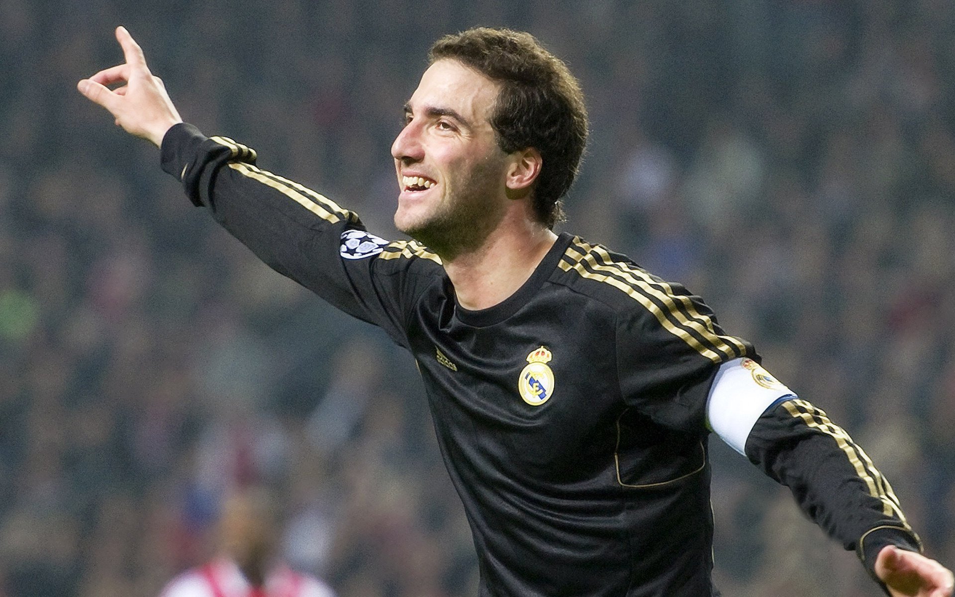 足球周末，国家德比点燃西班牙，罗马绝境逢生致敬加纳魂